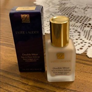 Brand new Double Wear 1N0 Porcelain